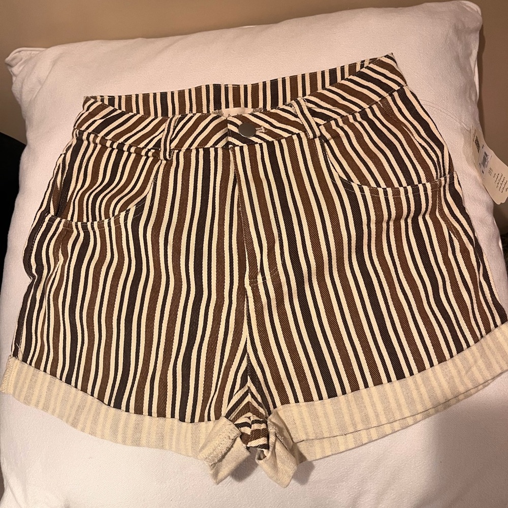 Shorts - Picture 2 of 3